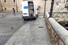 El Ayuntamiento refuerza los baldeos en acerados y calzadas por diferentes puntos de la ciudad tras Semana Santa.